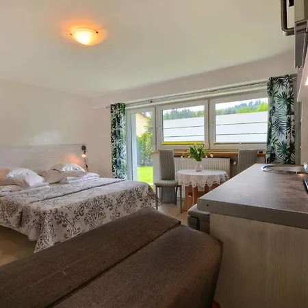 Homestay Willa Cyprys - Pokoje I Apartamenty - Aneksy - Klimatyzacja - Centrum