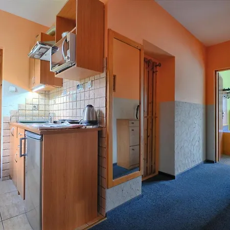 Homestay Willa Cyprys - Pokoje I Apartamenty - Aneksy - Klimatyzacja - Centrum